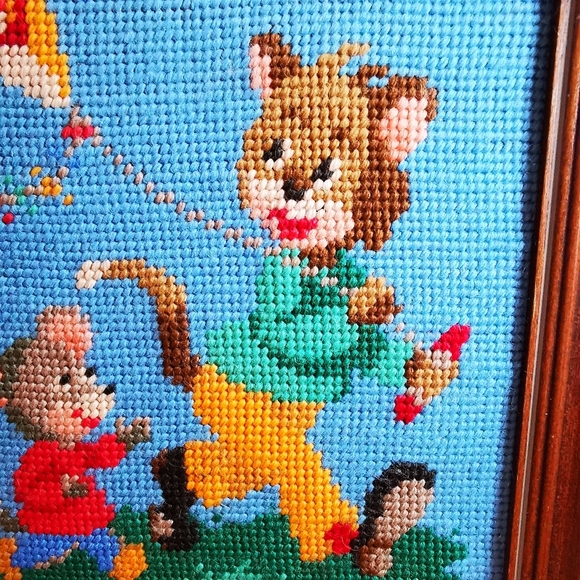 Vintage Colourful Framed Needlepoint Cat Mouse Flying a Kite - Picture 3 of 15